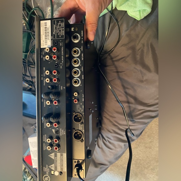 Pioneer DJM-600 Professional DJ Mixer - Picture 2 of 2